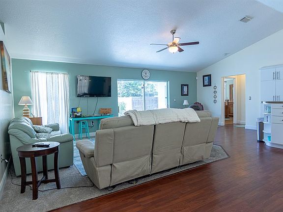 3rd image of 906 Wee Burn Pl