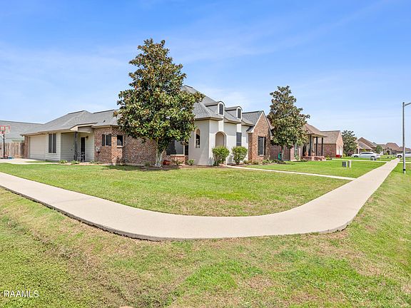 2nd image of 108 Parker Oak Dr