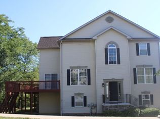 2727 Hunt Club Dr, York, PA 17402