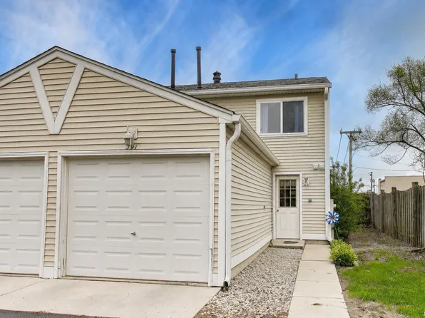391 Meadow Green Ln, Round Lake Beach, IL 60073
