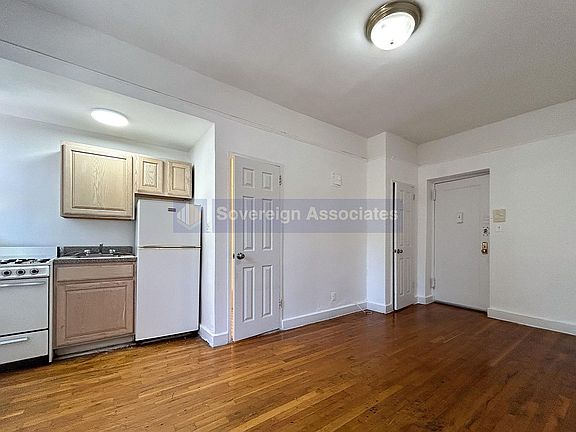 3rd image of 936 W End Ave APT B14