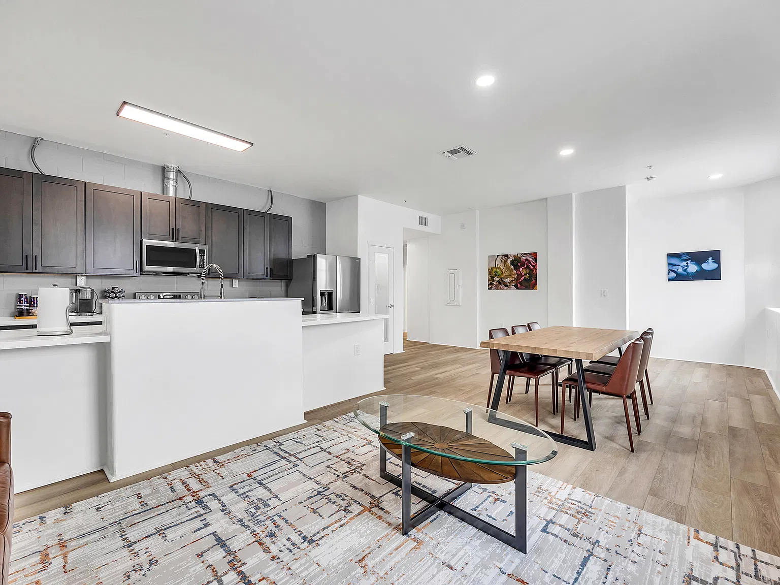 830 S Farmer Ave — Photo 3