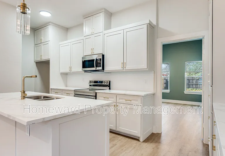 837 Stamps Ave — Photo 5