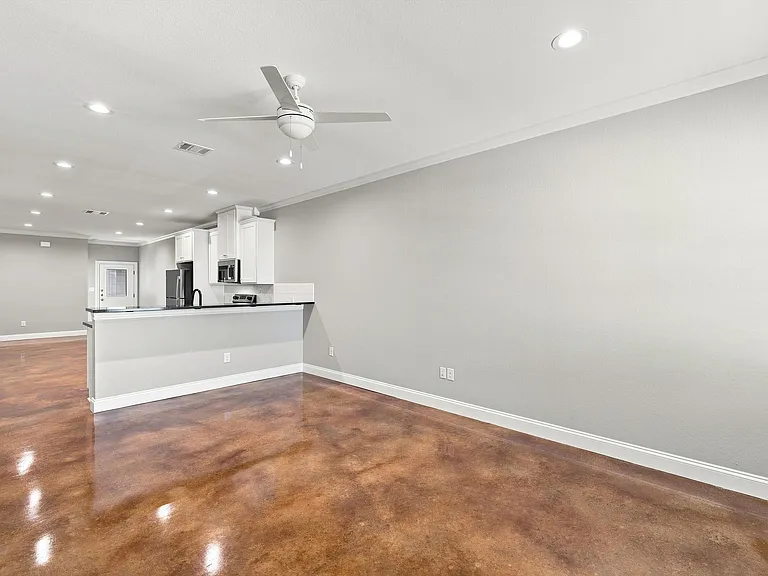2416 Sloan Cir #B — Photo 6
