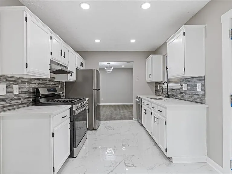 1111 Pin Oak Dr — Photo 9