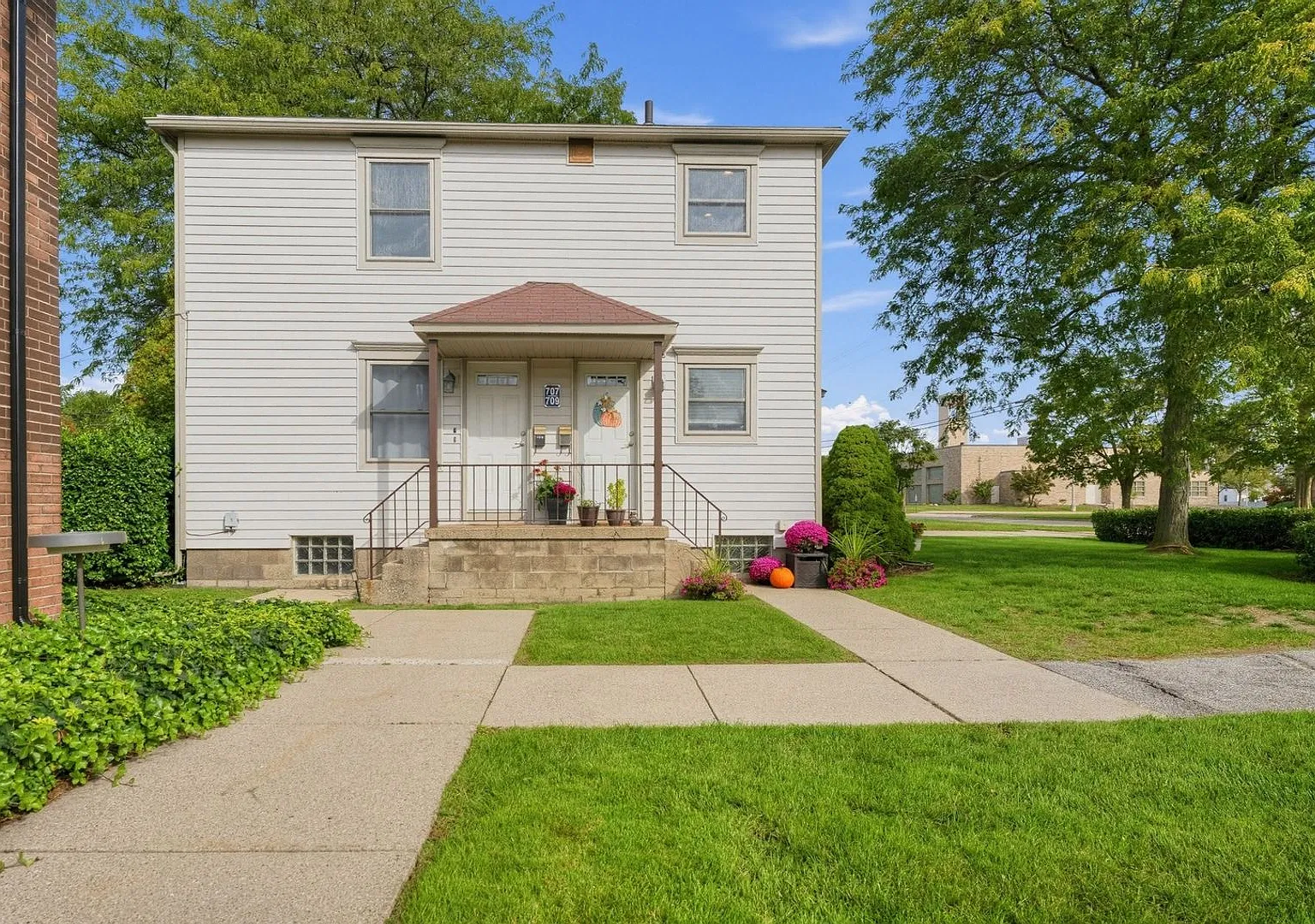 Charming 2BR Condo in Grand Haven — Photo 3