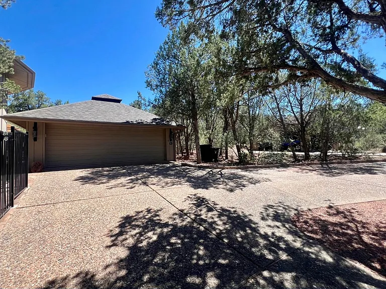 335 Foothills South Dr — Photo 2