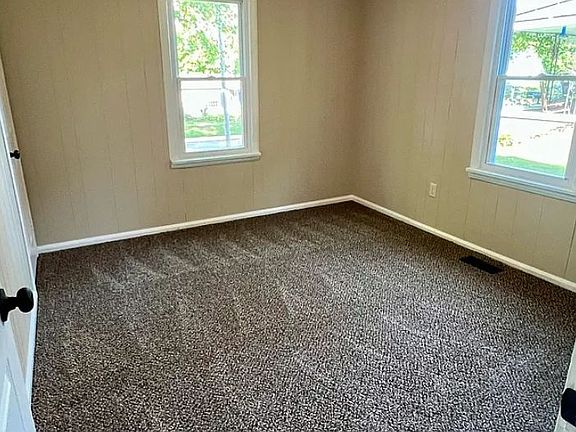3rd image of 605 N Walnut St