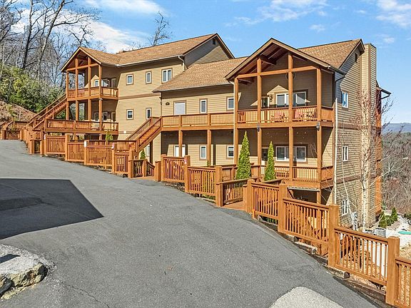 2nd image of 604 Sawgrass Dr Unit 6