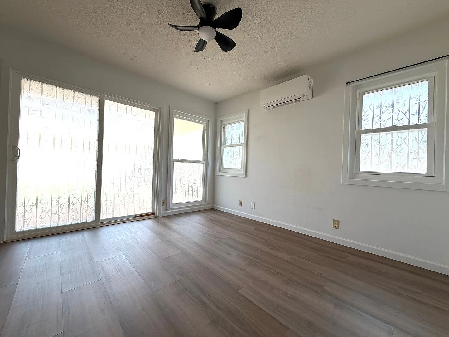 Renovated 3 Bedroom, 2 Bathroom House (Village Park) — Photo 4