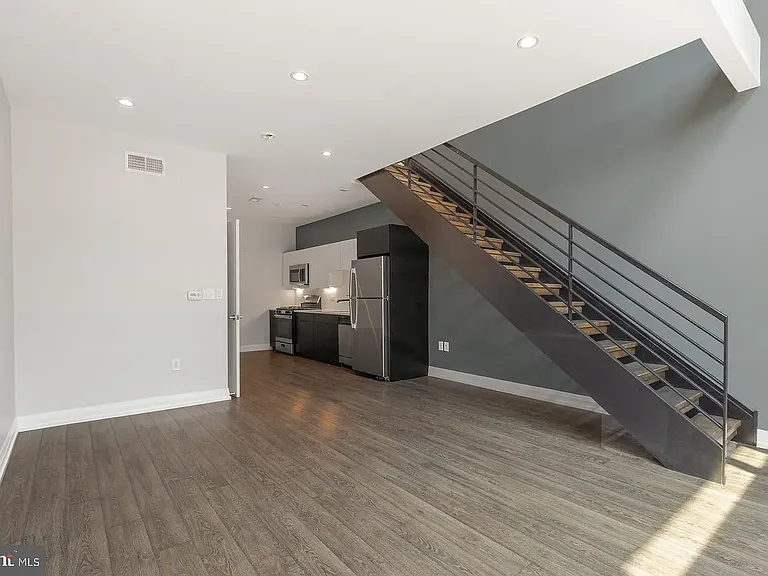 512 E Girard Ave #103 — Photo 10