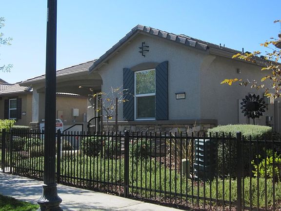 3rd image of 4400 Hovnanian Dr