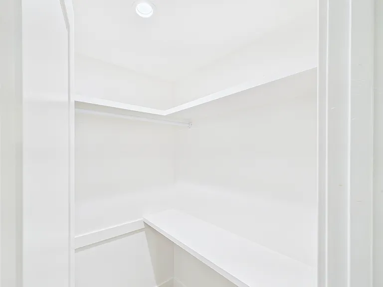 1043 Law St — Photo 12