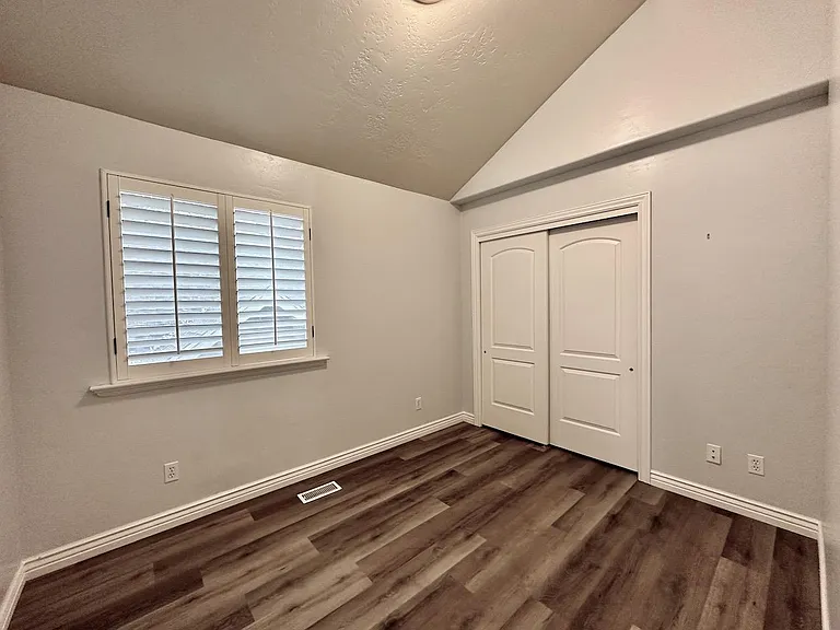 927 E Montana Vista Ln — Photo 26