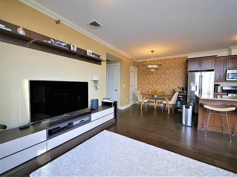 255 Laird Ave #15 — Photo 4