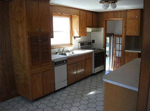 2nd image of 61 Kingman Ave