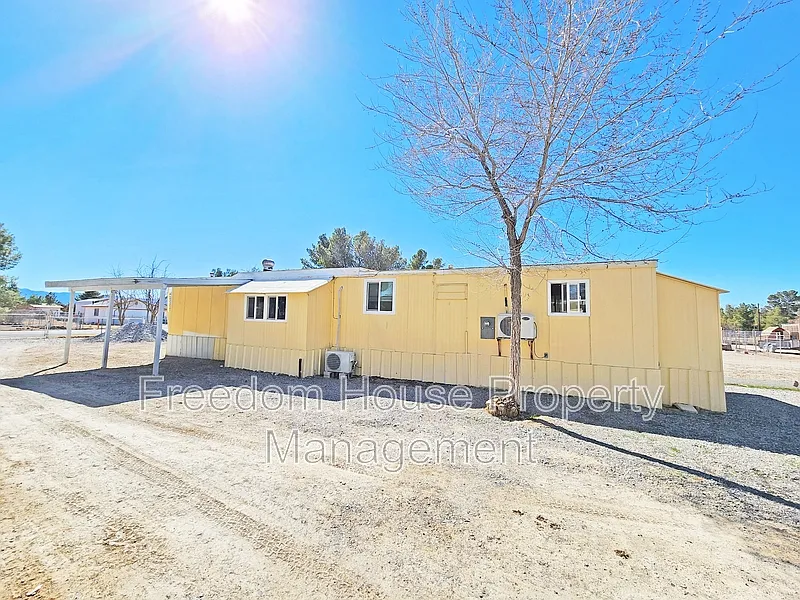 3 bed, 1.0 bath, 1694 sqft, $1,311 — Photo 3