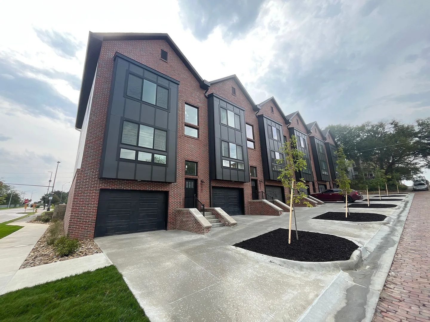 4br 3bath Townhome New Construction Midtown — Photo 2