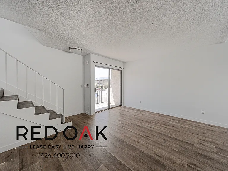 7340 Haskell Ave #104 — Photo 4