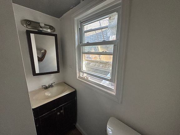 2nd image of 106 Saratoga Ave APT 2