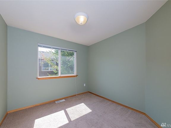 5th image of 1618 111th Dr SE