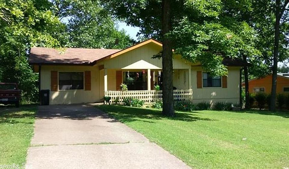 1st image of 20 Warpath Dr