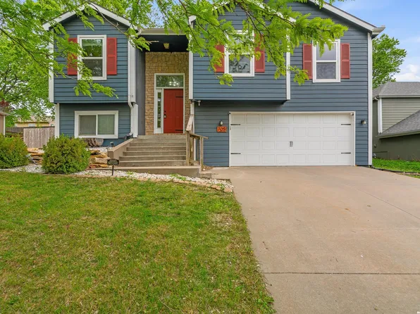 705 N Eagle Pass Dr, Lawrence, KS 66049