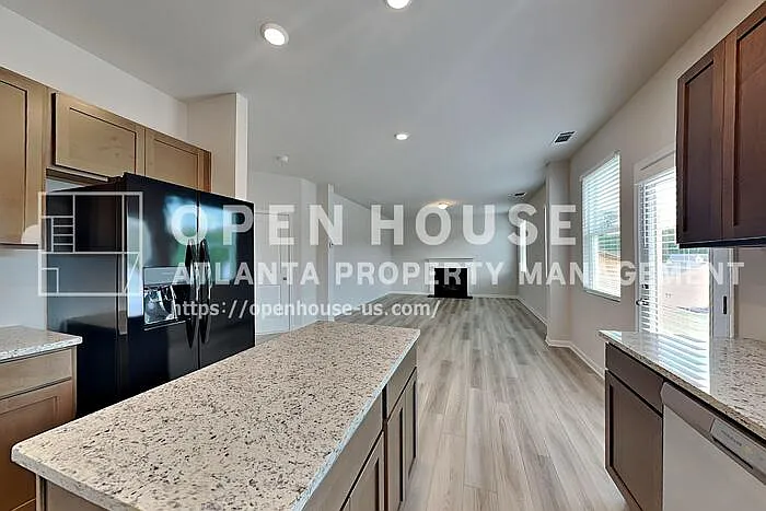 4 bed, 2.5 bath, 1714 sqft, $2,200 — Photo 3