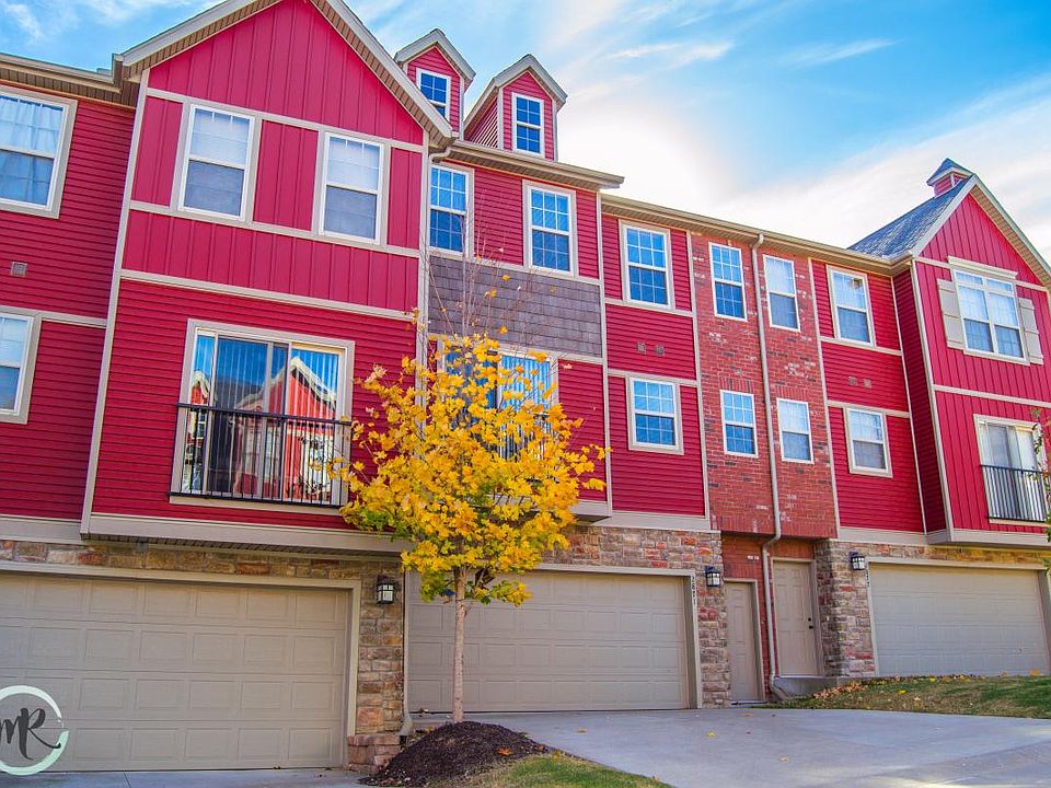 1st image of 2871 W Hillshire Dr
