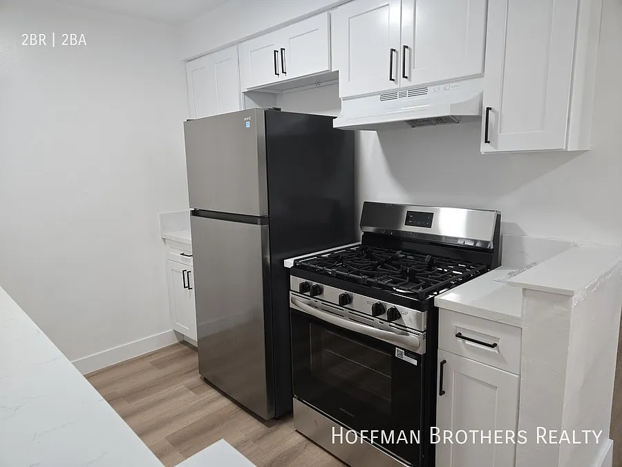 Building Photo - 8206 Romaine St #1