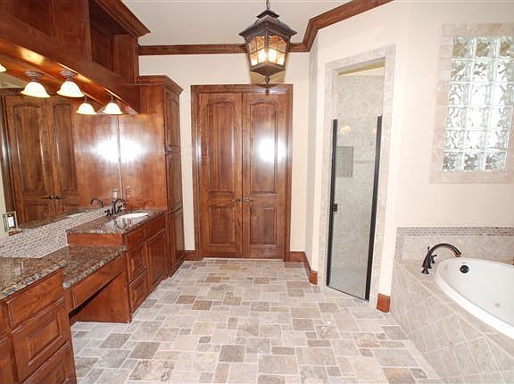 5th image of 1404 Lady Amber Ln