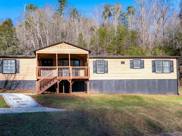 26 Bridgewater Dr, Cleveland, GA 30528
