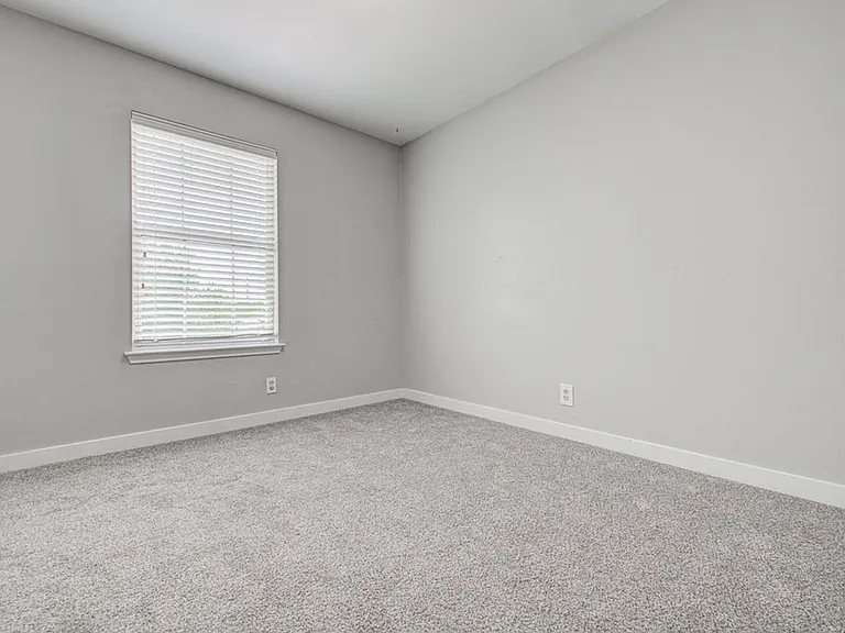 1302 Crete Ln — Photo 15