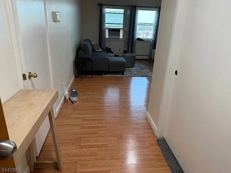 2 bed, 1100 sqft, $2,100 — Photo 3