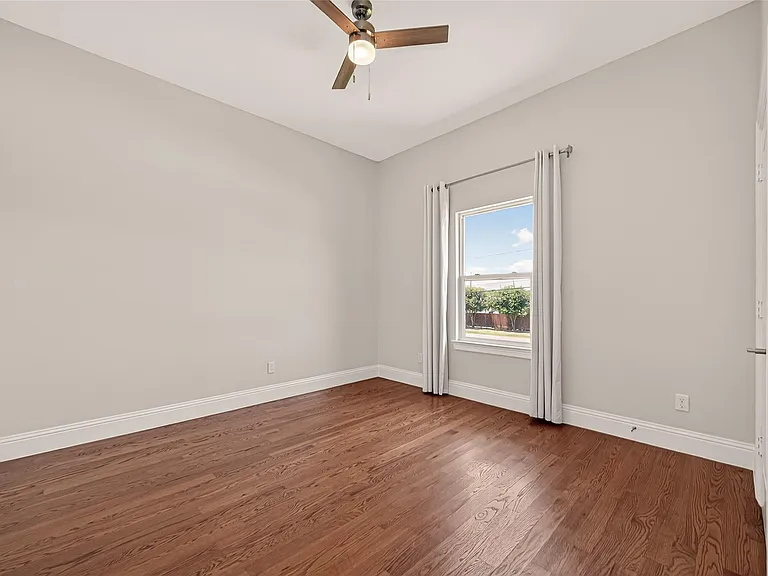 2211 Silverbonnet St — Photo 21
