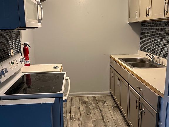 4th image of 16100 Maple Park Dr
