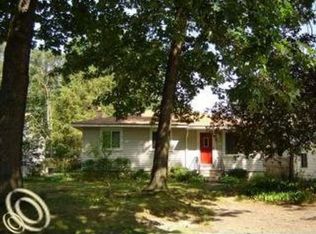 9234 Sandison Dr, White Lake, MI 48386
