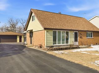 8808 Cranbrook Ln, Bridgeview, IL 60455