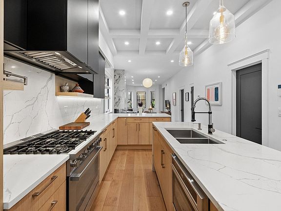 5th image of 2147 W Thomas St