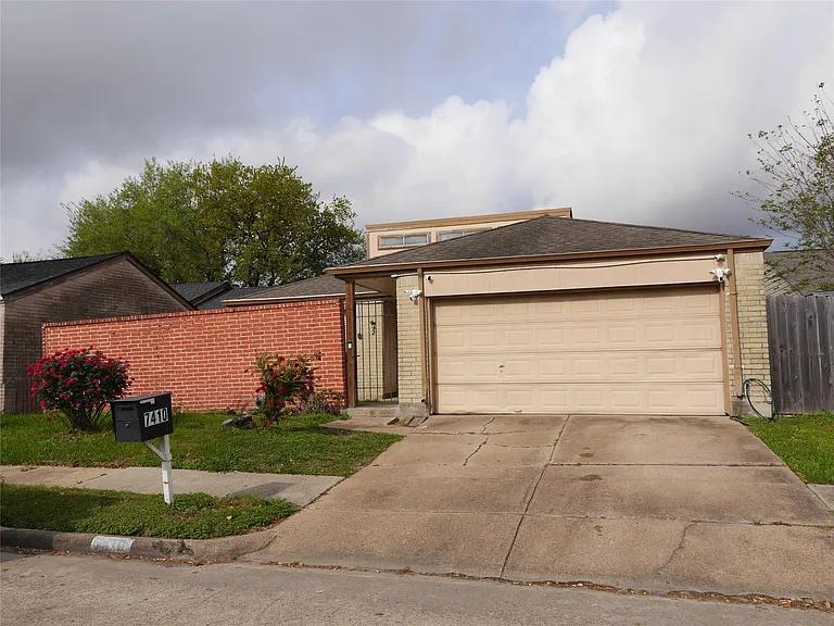 7410 Canasta Ln — Photo 1