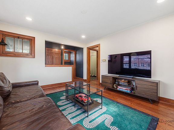3rd image of 367 N Lake St