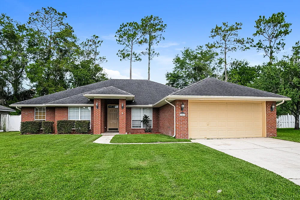 4 bed, 2.0 bath, 2534 sqft, $2,620 — Photo 1