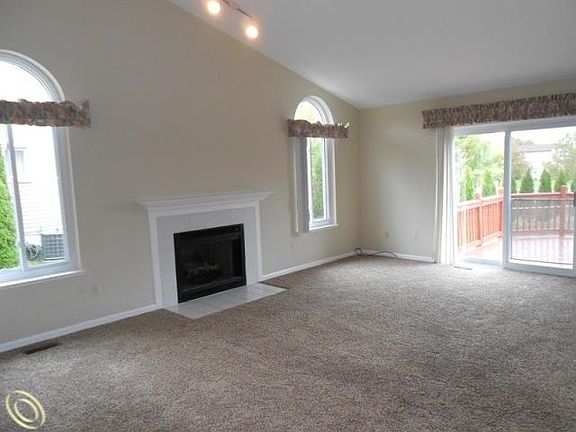 5th image of 789 Pepper Dr