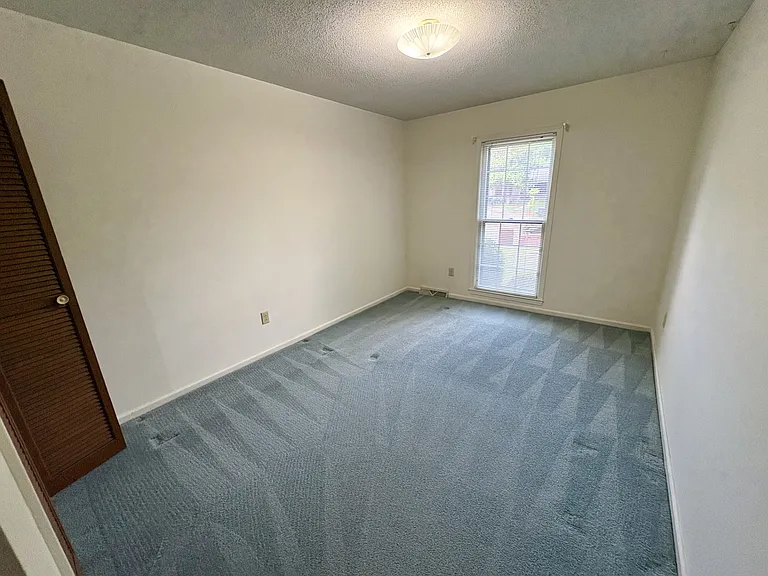1003 Chambers Ln — Photo 23