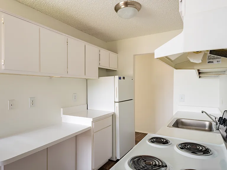 Riverside Village Apartments — Photo 32