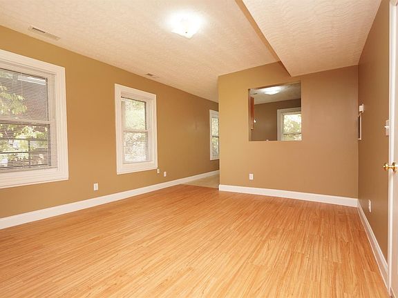 5th image of 2372 Harper Ave