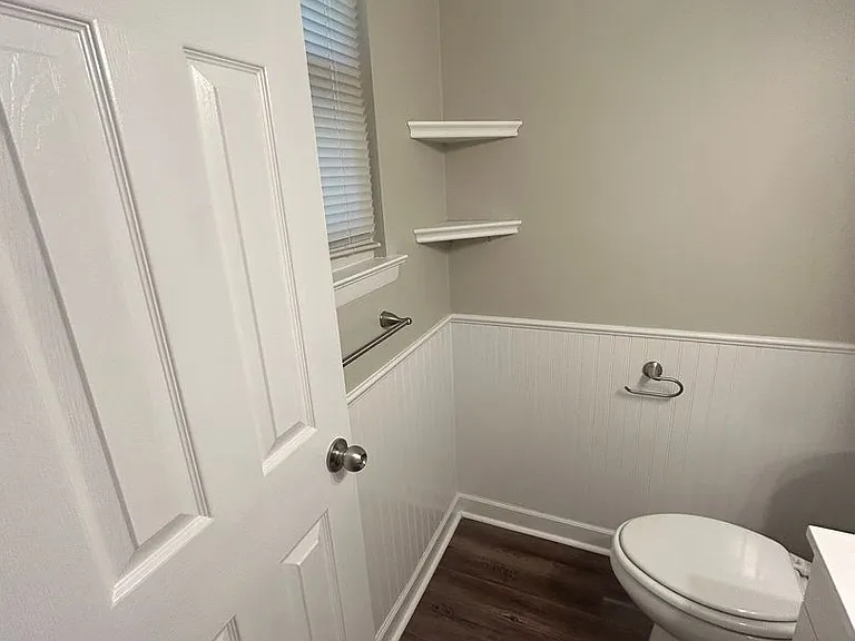 1747 Kings Way — Photo 11