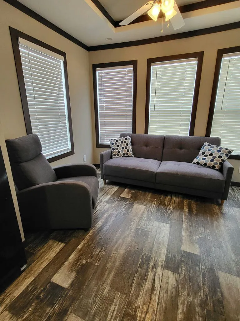1 bed, 1.0 bath, 385 sqft, $1,300 — Photo 2