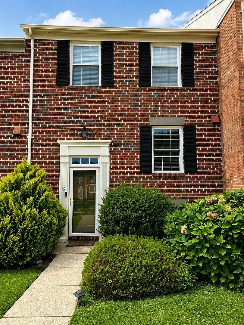 Spacious 4BR Townhome in Timonium — Photo 1