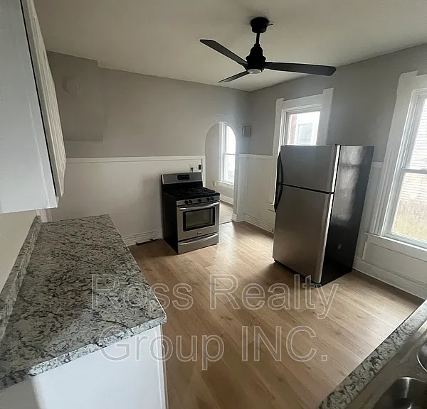 1121 Delence St #BOTTOM — Photo 1